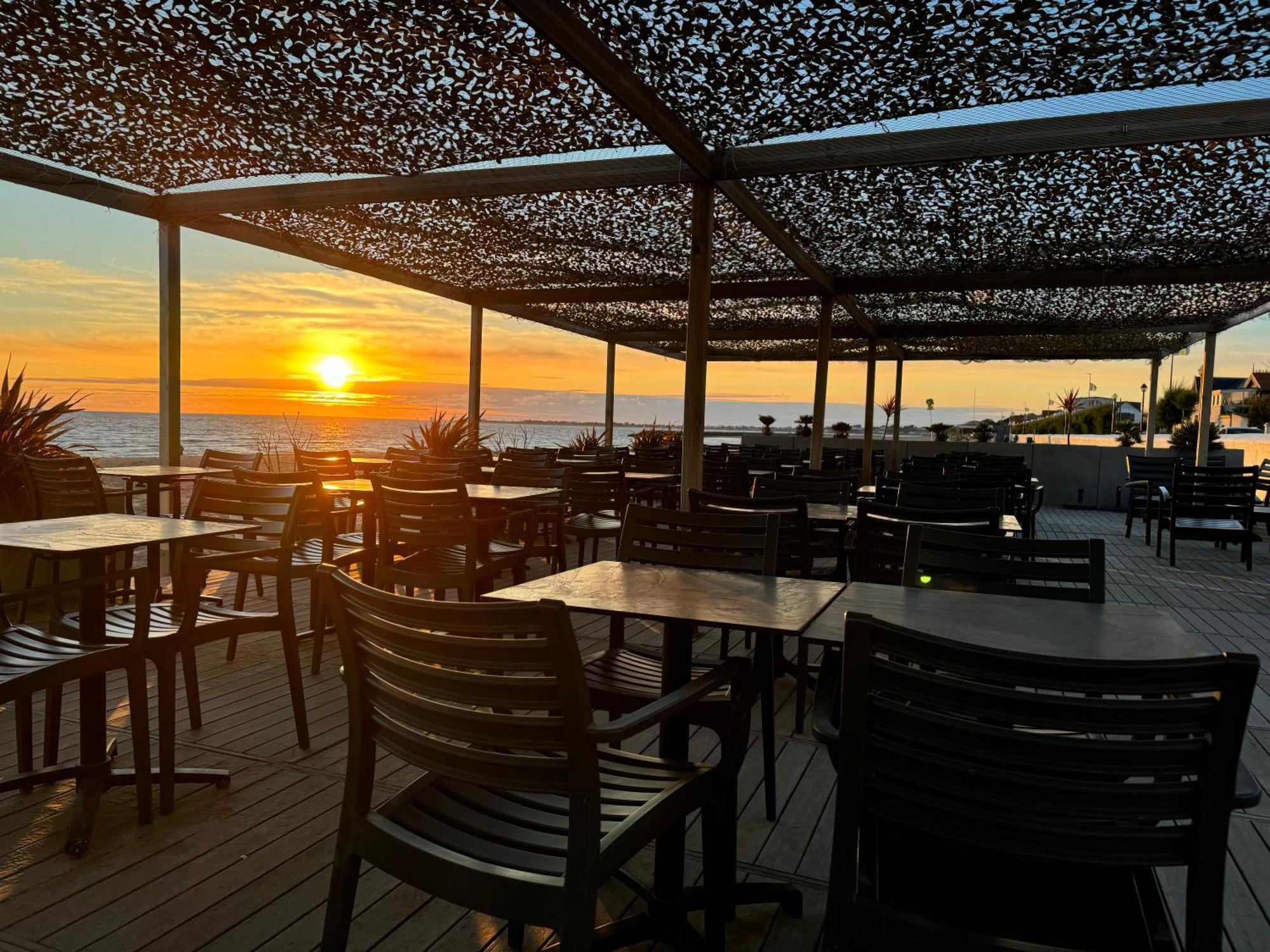 Acadie Saint Victor - Hotel Restaurant - Face Mer - Chatelaillon Plage Exterior foto